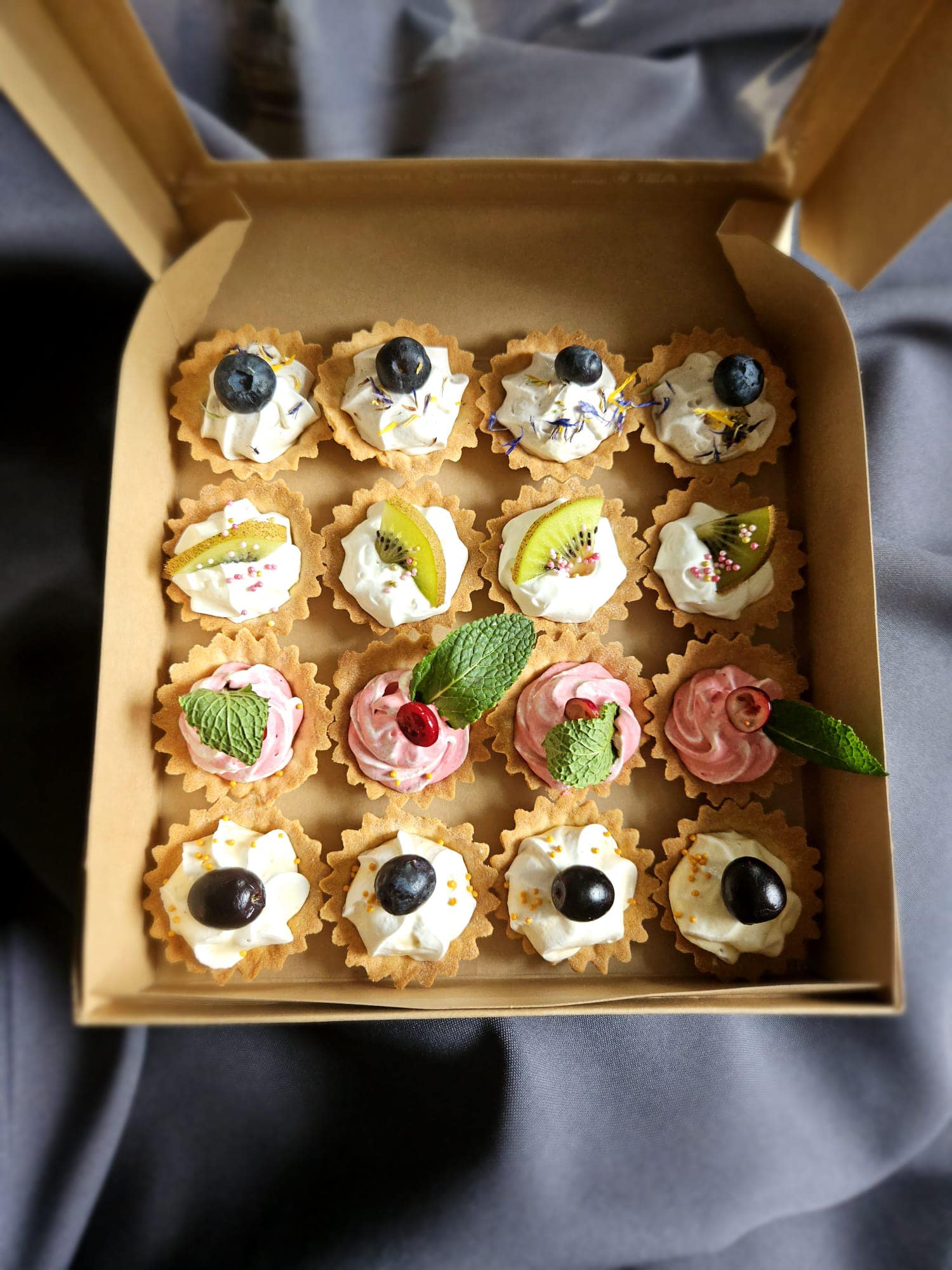 Mazās kūciņas un kanapē deserti